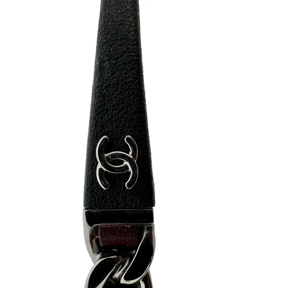 Chanel 5215 Chain Detail Cat Eye Sunglasses in Black Acetate